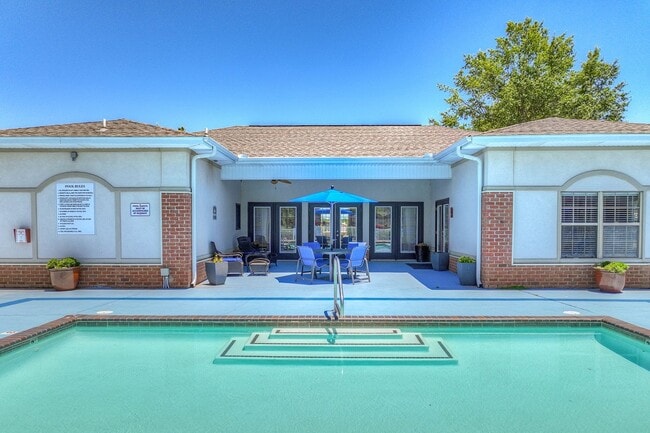 Shimmering Pool - Parham Pointe Apartments