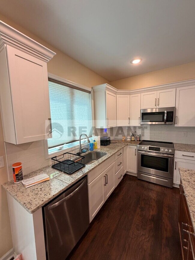 Photo - 438 Kenton St