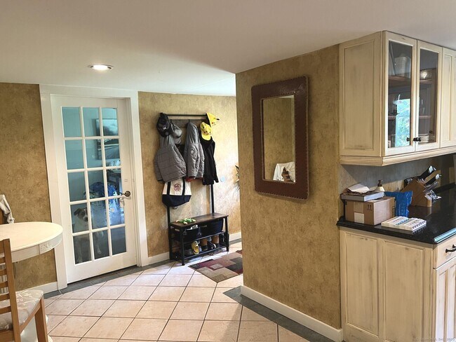 Photo - 566 W Main St