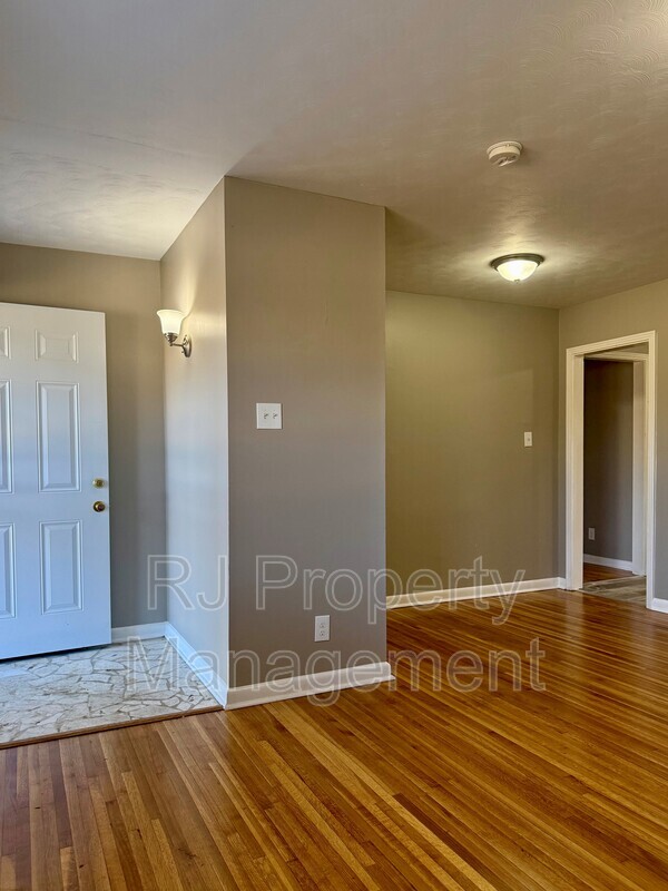 Photo - 1973 Tacoma Ave