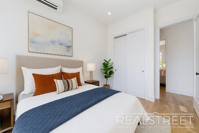 Photo - Brand New Residences with Modern Finishes ... Casa Adosada