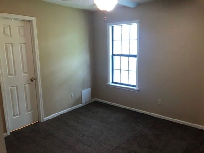 Photo - 1805 Holmes St