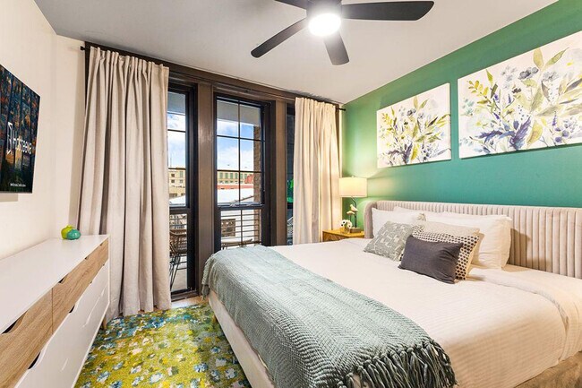 Photo - 611 Commerce St Unit ID1267096P