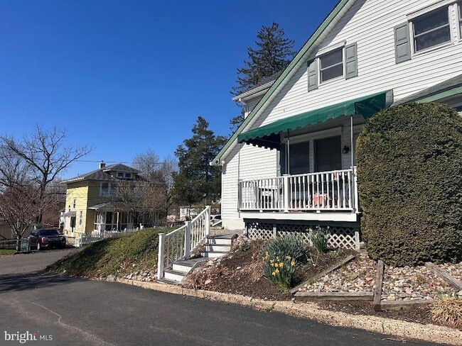 Photo - 633 Hampton Ave