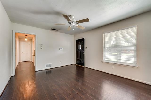 438 Daniel St