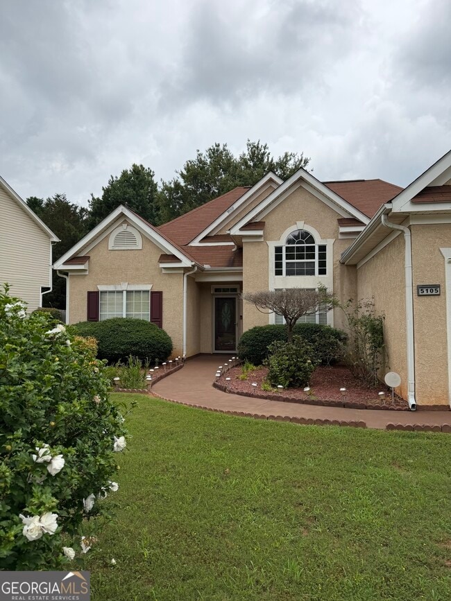 Building Photo - 5105 Yellow Pine Dr