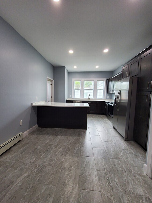 Kitchen - 580 Lynn St Unit 1