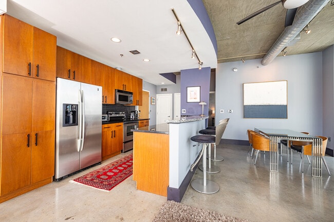 Photo - 943 Peachtree St NE