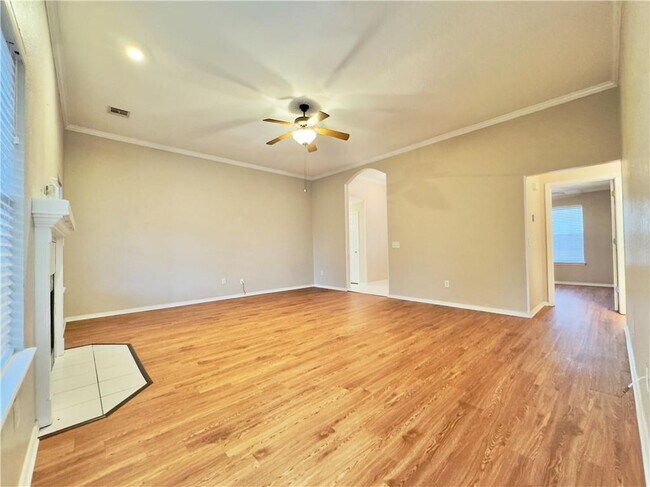 Photo - 4901 Roxbury Way