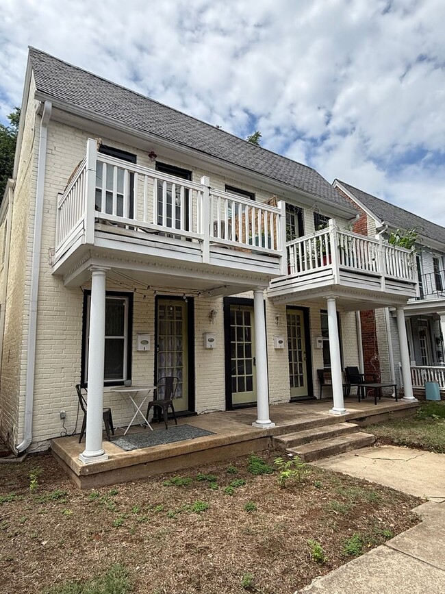 Building Photo - 4 N Auburn Ave Unit B