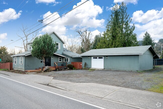 Building Photo - Live & Work in Charming 3 bed/3 bath! Rental