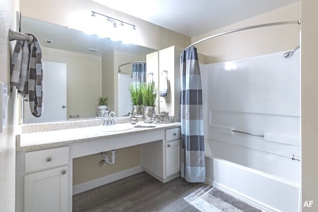 Photo - Tahoe at Fair Oaks Apartments