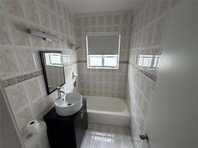 Photo - 301 86th St Unidad 315-3