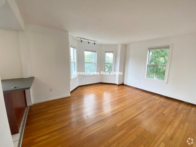 Building Photo - 88 Sheridan St Rental