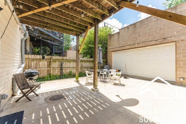 Photo - 906 N Wood St Unit 1