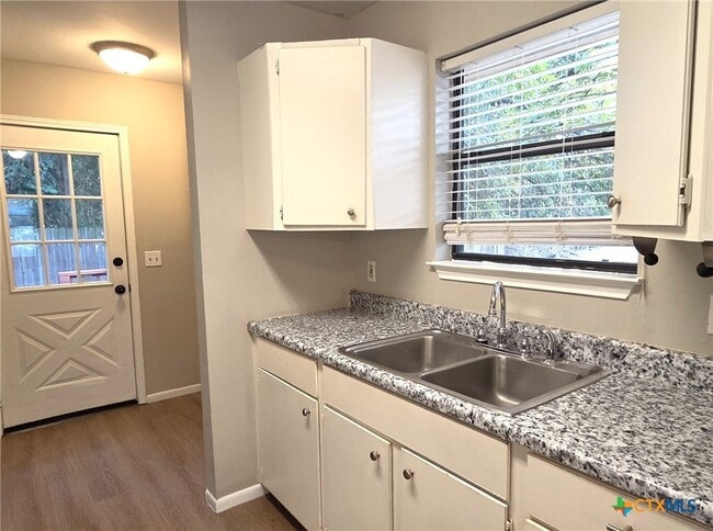 Photo - 317 Armstrong St