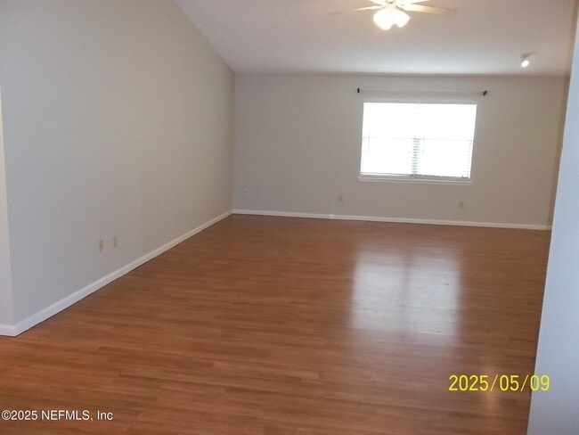 Photo - 255 Leatherleaf Dr