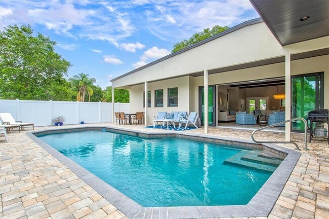 1905 Tulip Dr