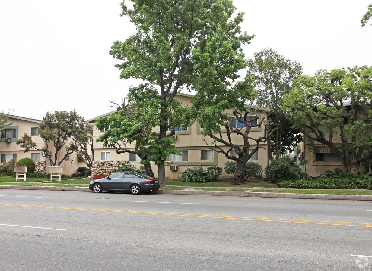 Photo - 4916 Hazeltine Ave