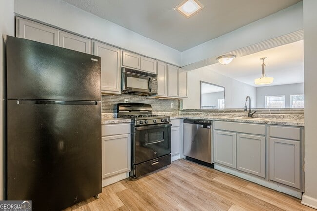 Photo - 2016 Oak Park Ln