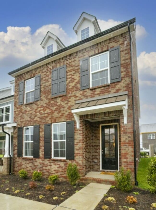 Beautiful Open Concept in a Convenient Loc... - Beautiful Open Concept in a Convenient Loc... House