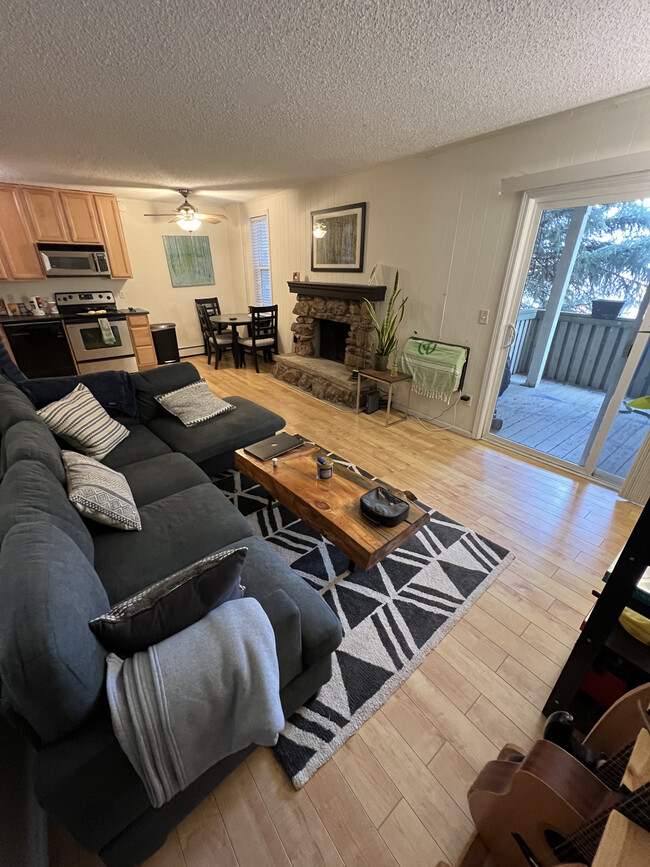 Open floor plan, 1st floor - 3035 Oneal Pky Condo Unit S35