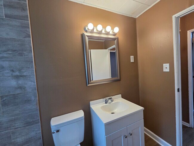 Photo - 3263 Baskin St