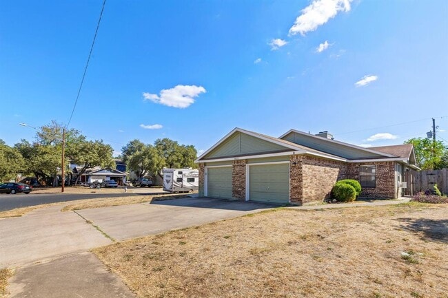 Photo - 2615 Gwendolyn Ln