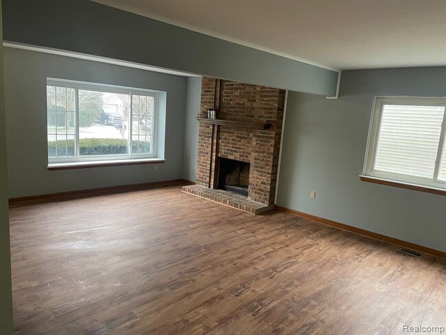 Photo - 239 Oxford Lake Dr