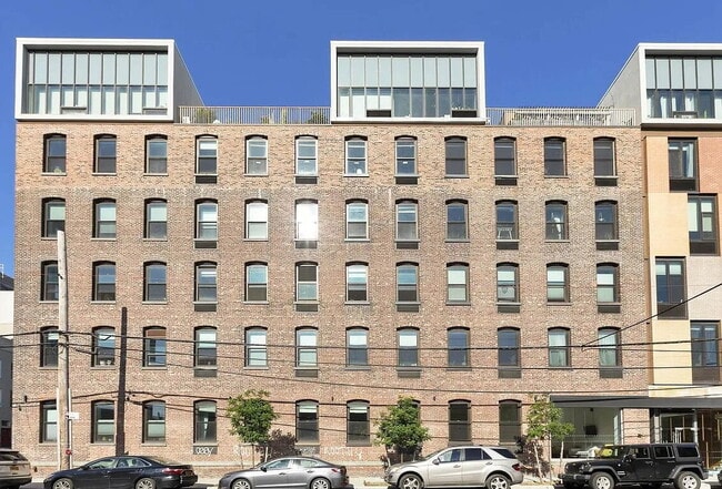 Building Photo - Comfortable Living in a Desirable Area