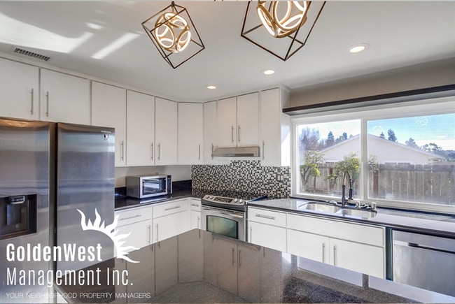 Updated 3Bdm 2Ba Single-Family Home in Paradise Hills!
