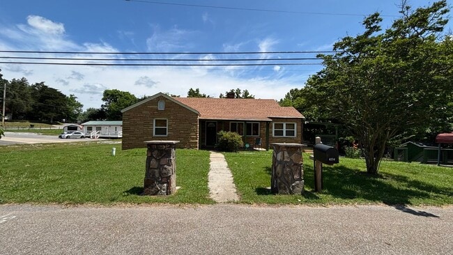 Building Photo - 626 W Main St Rental