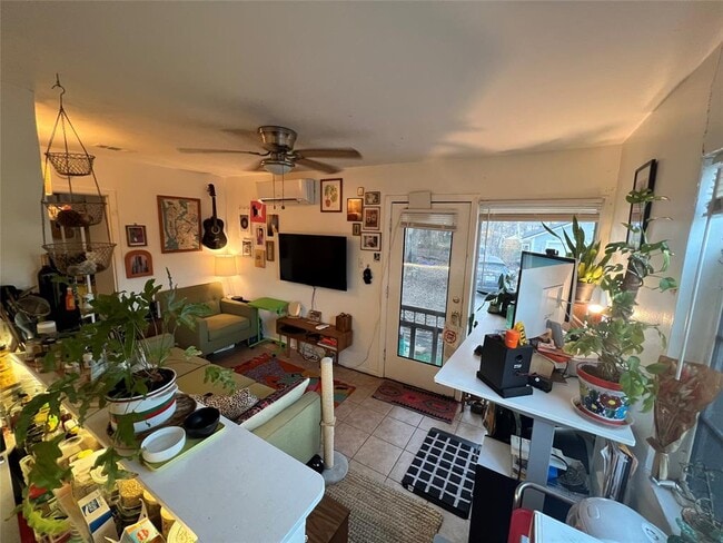 Building Photo - 3318 Hemlock Ave