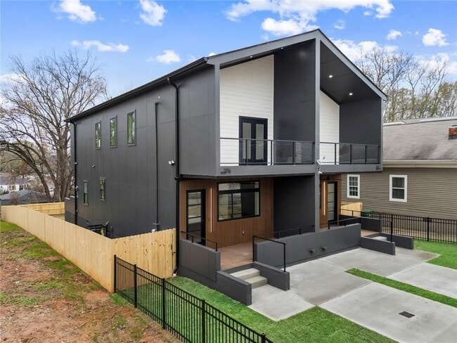 Photo - 582 Hope St SW