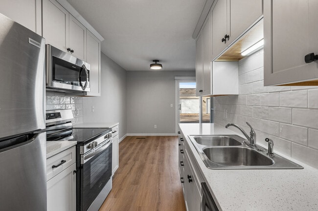 Kitchen - 1551 Namekagon St Unit Namekagon U4