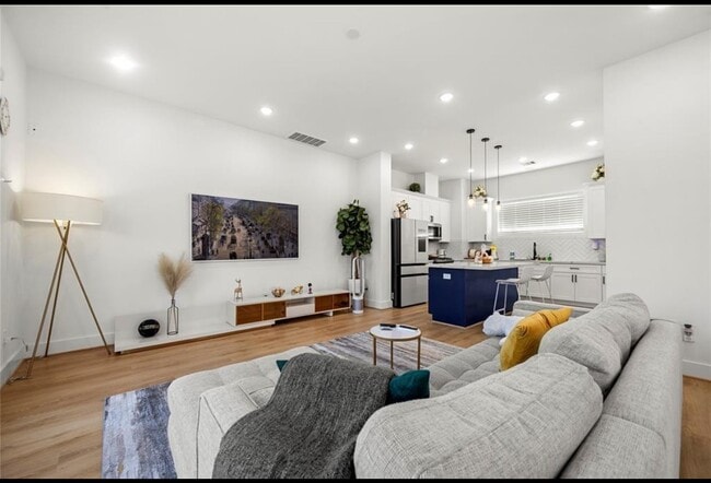 Photo - 2902 Rosalie St