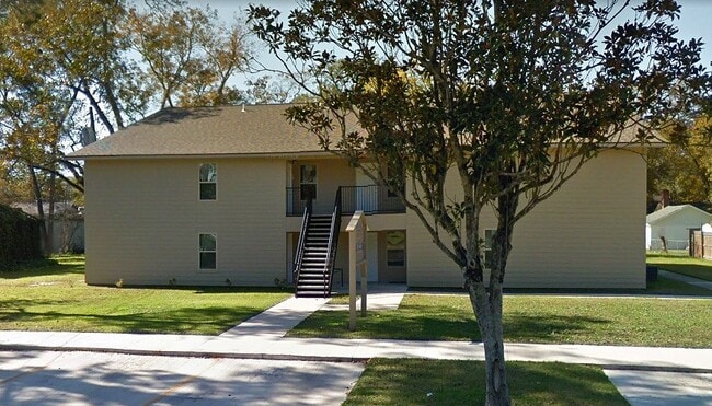 Photo - 815 E Russell Ave