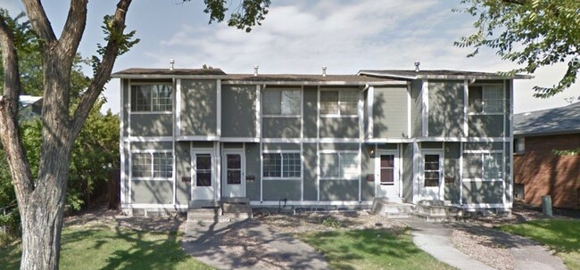 2 Bedroom Townhome - Spacious! - 2 Bedroom Townhome - Spacious!