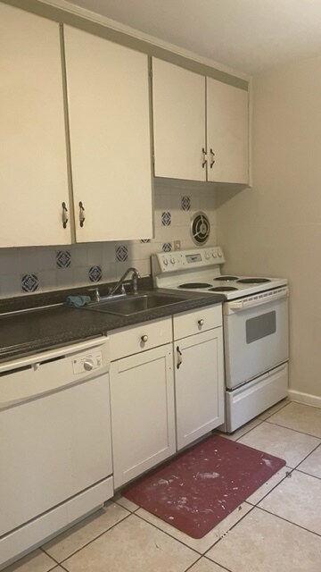 Kitchen - 516 E Esther St Unit A