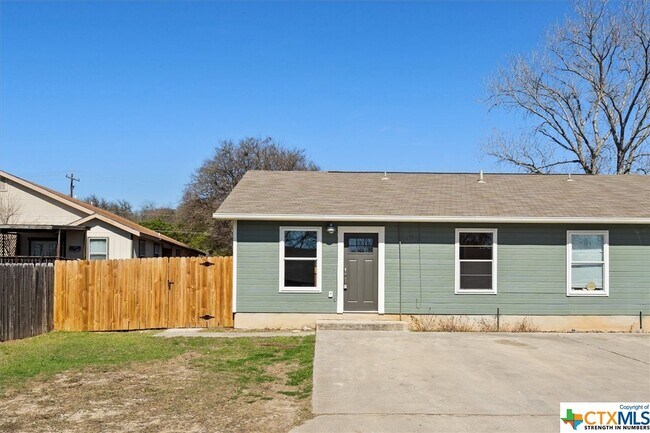 Photo - 1202 Hillyer-