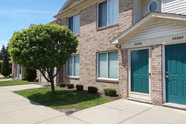 Building Photo - 2 Bedroom Upper Condo w/ Open Kitchen to Living Room Space. All Appliances Included along with Wa...