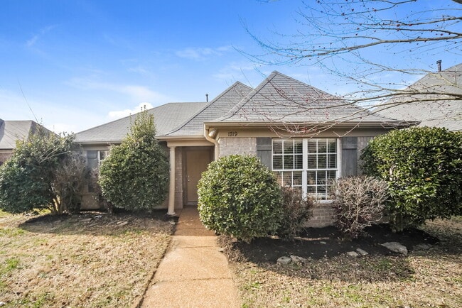 Building Photo - 1719 Brentford Cove