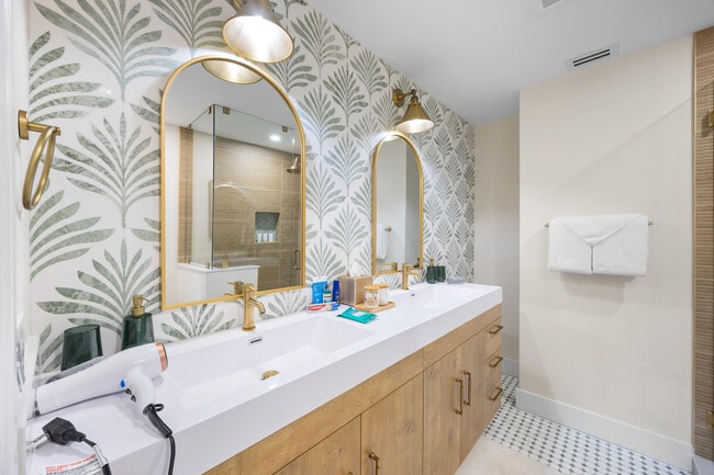 Photo - 1096 SW 27th Ave