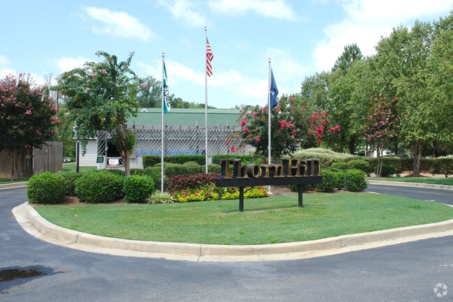 Entrada - Thornhill Apartments