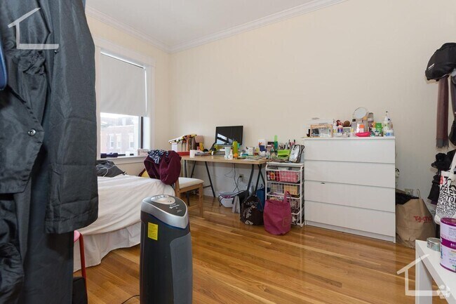 Building Photo - Top Floor 4 Bed Rental