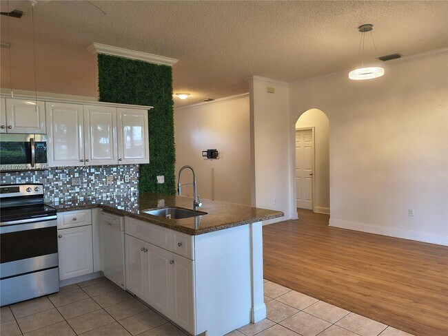 Photo - 440 SE 25th Dr