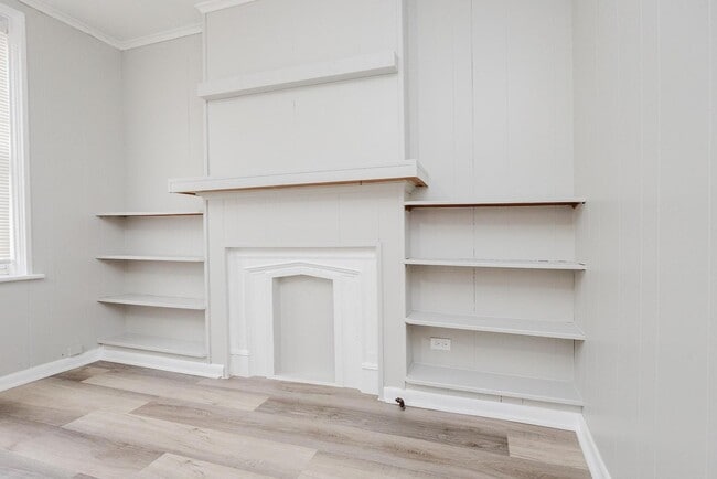 Photo - 911 W Madison St Unit 909 W Madison St- Right