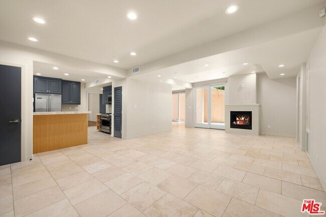 16123 Sunset Blvd Unit 105