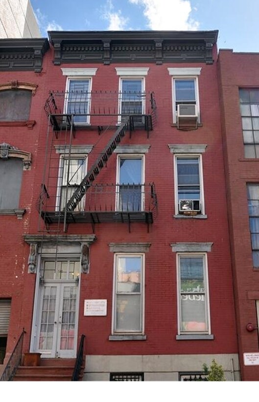 Photo - 510 E 117th St