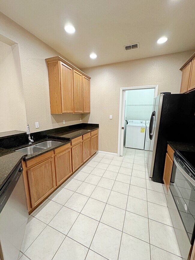 Photo - 3331 Whitestone Cir